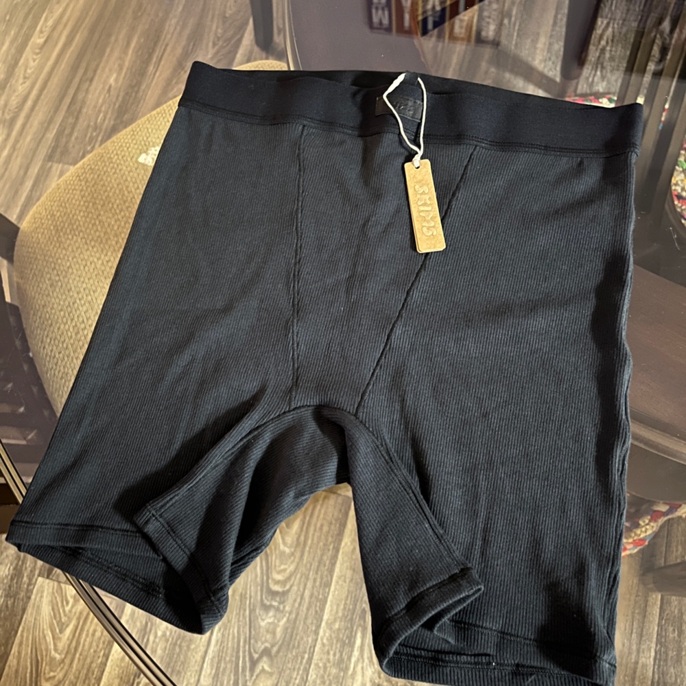 *New w/Tags* SKIMS Cotton Rib Boxer - SOOT